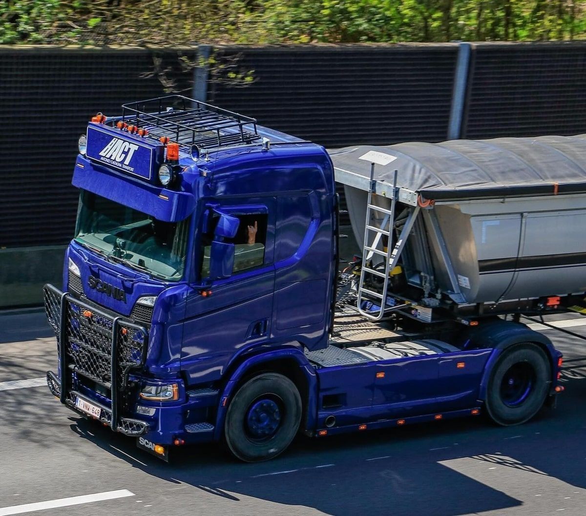 Hoe kies je het juiste transport voor bouwmaterialen in de zomer?